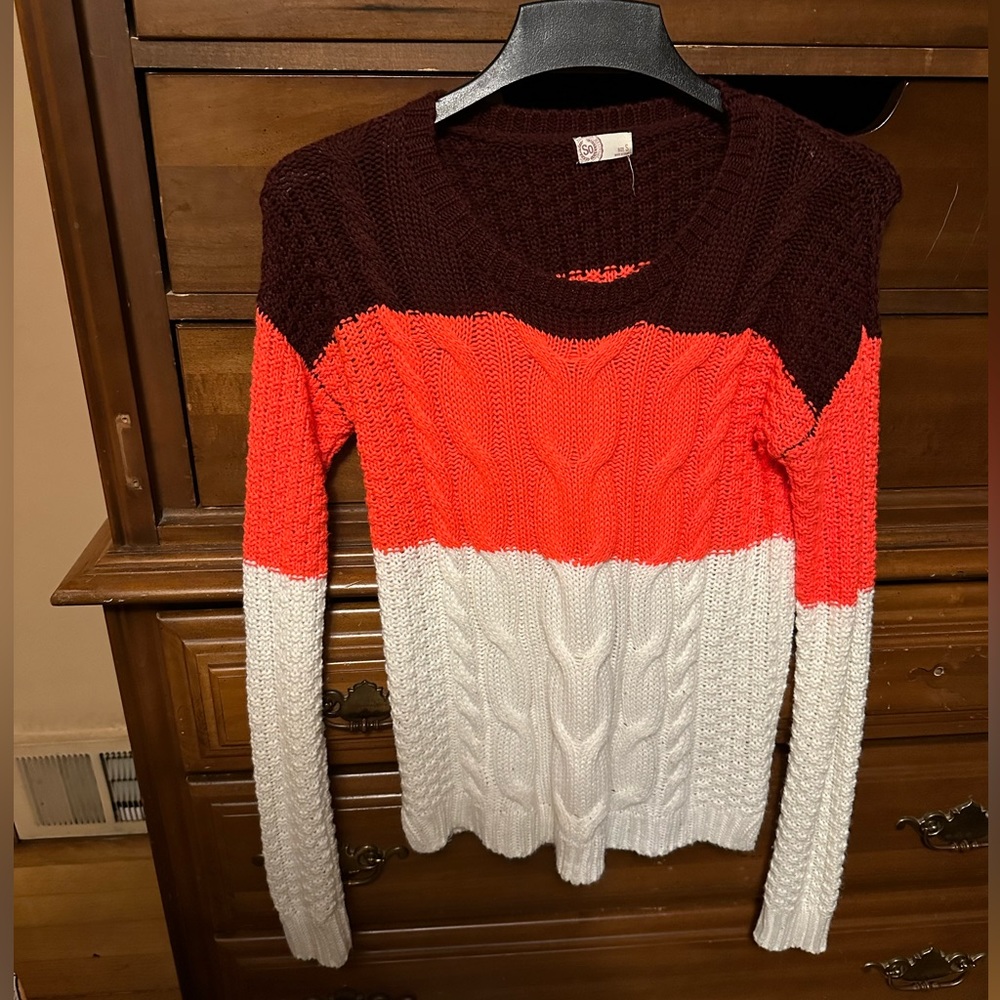 SO Sweater Women’s Size Small Cable Knit Chunky Stripe Junior’s Sizing
